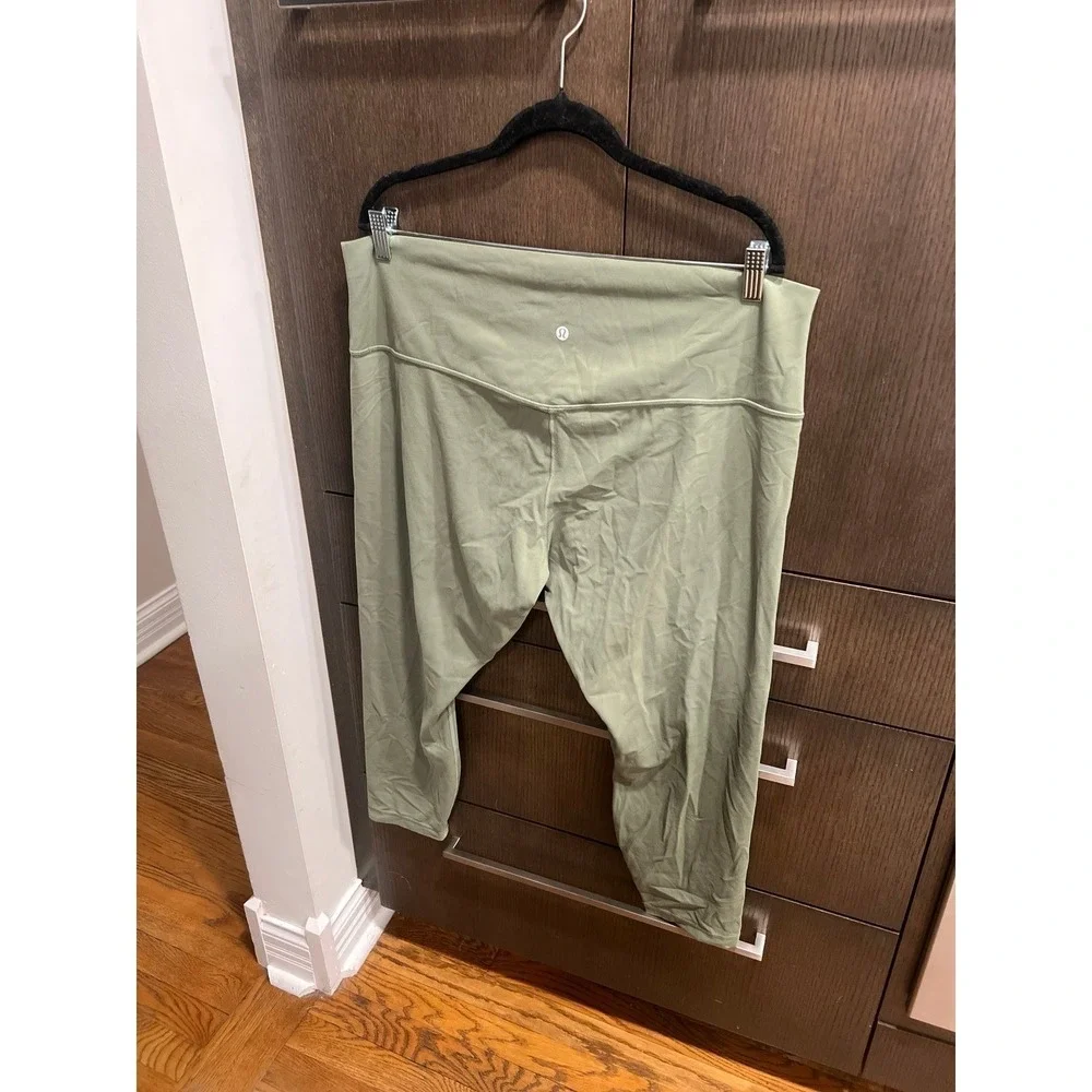 Lululemon Align‎ high-rise pant in the color Creamy Mint size 20
